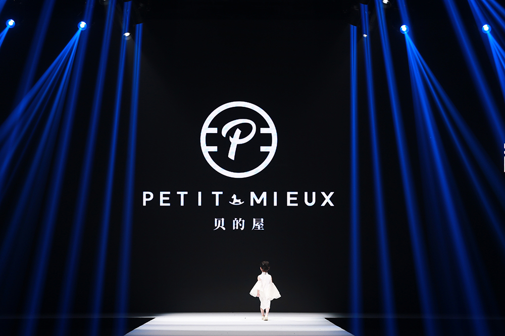 PETIT MIEUX贝的屋&ldquo;礼御童服&rdquo;- 2019中国国际儿童时尚周百童压轴大秀惊艳亮相!