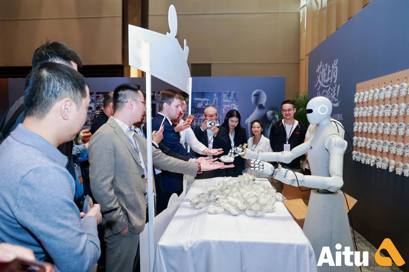 艾图科技发布艾妮机器人与产线王,服装智造迈入具身AI量产时代